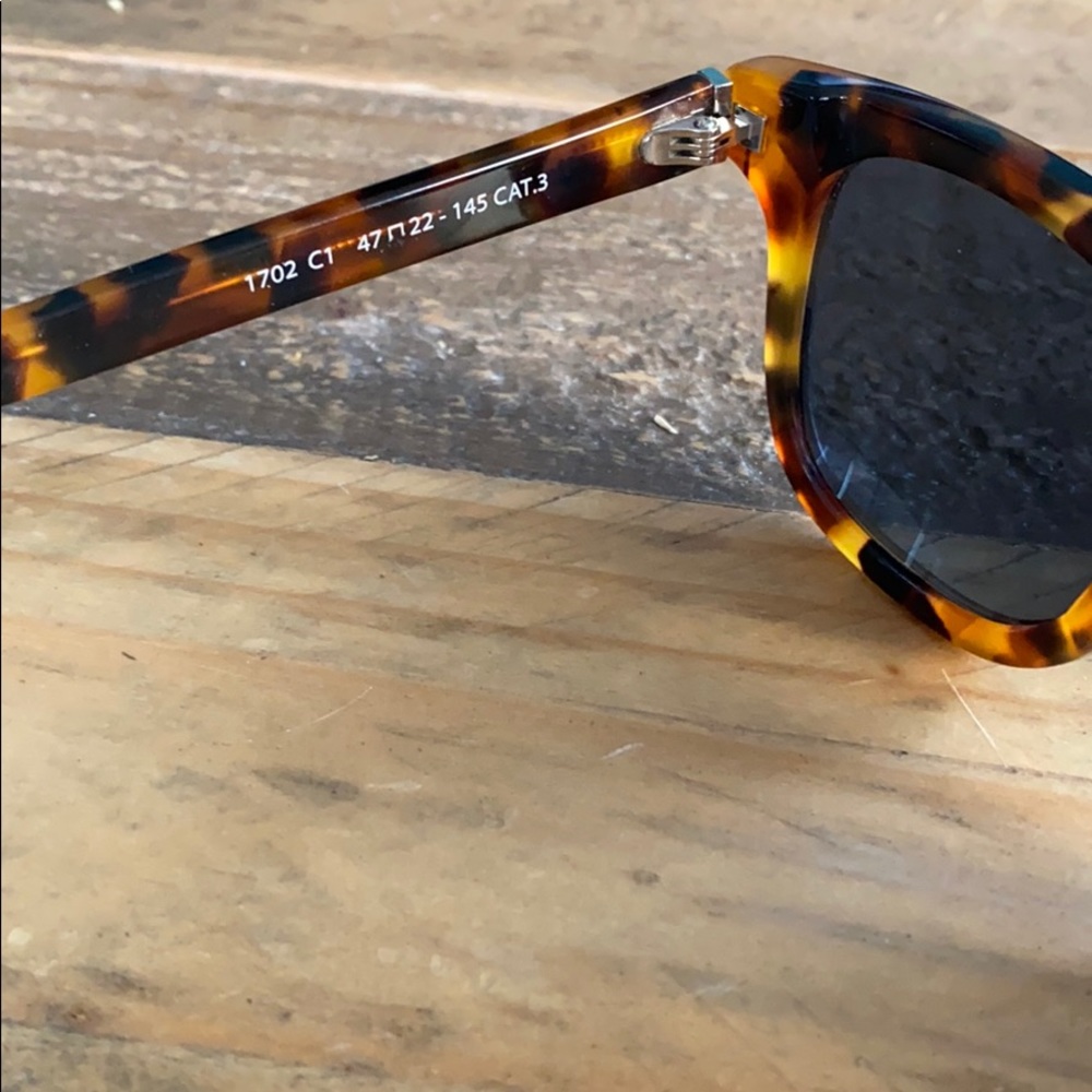 Ellison Wicker Dark Tortoiseshell Frame Sunglasses - Picture 4 of 4